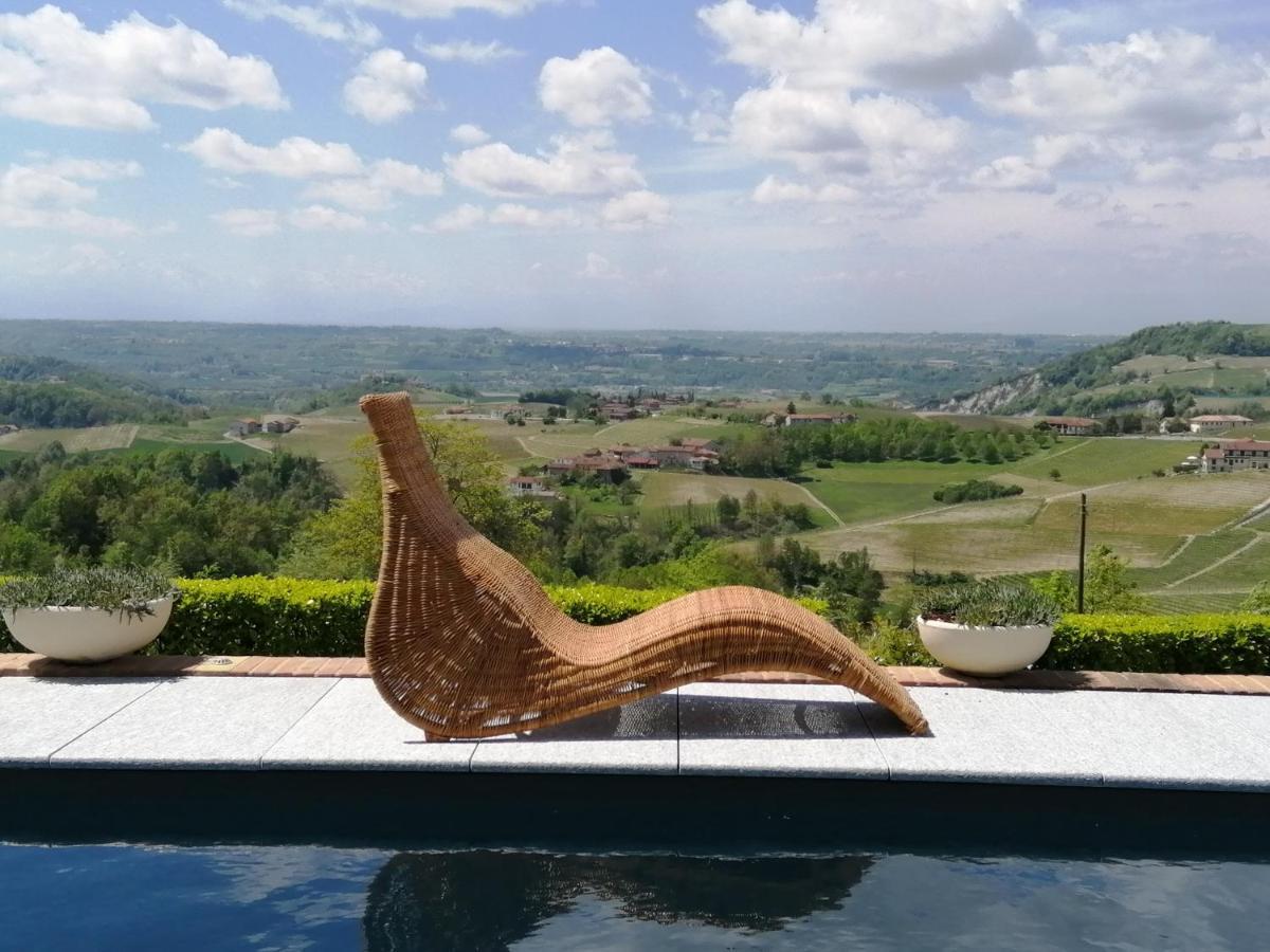 Reva Residences And Pool Monforte D'Alba Bagian luar foto