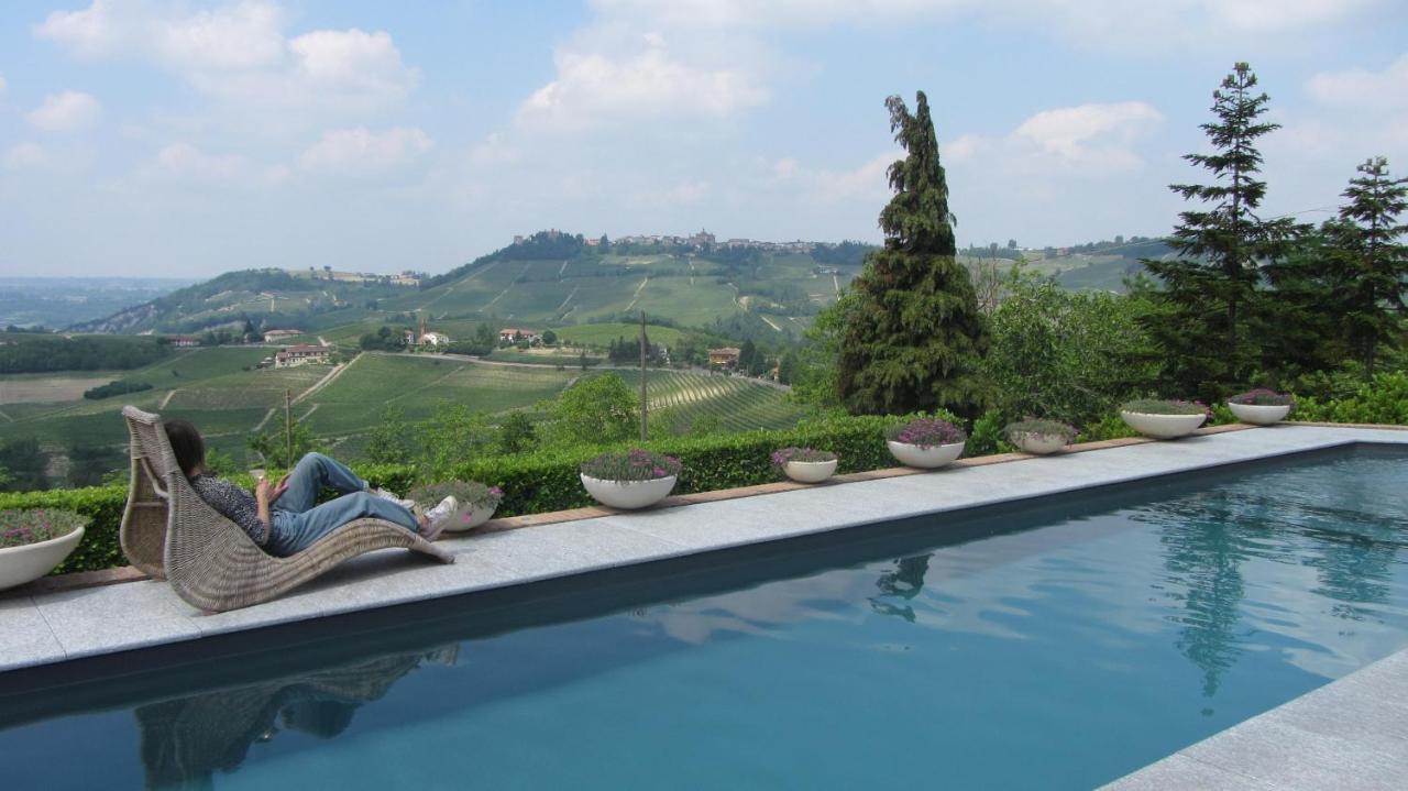 Reva Residences And Pool Monforte D'Alba Bagian luar foto