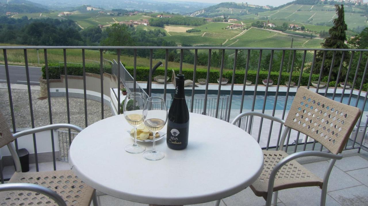 Reva Residences And Pool Monforte D'Alba Bagian luar foto