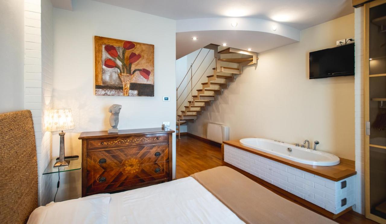 Reva Residences And Pool Monforte D'Alba Bagian luar foto