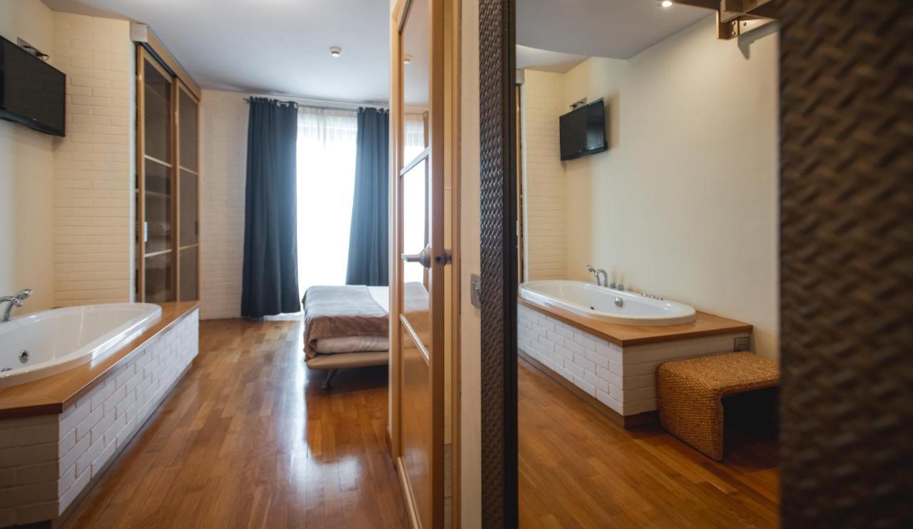 Reva Residences And Pool Monforte D'Alba Bagian luar foto