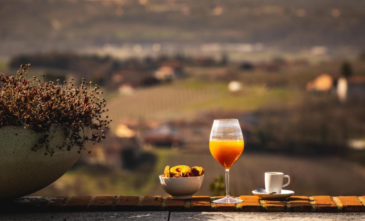 Reva Residences And Pool Monforte D'Alba Bagian luar foto