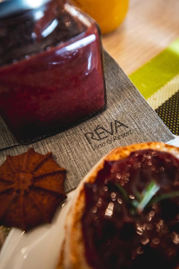 Reva Residences And Pool Monforte D'Alba Bagian luar foto