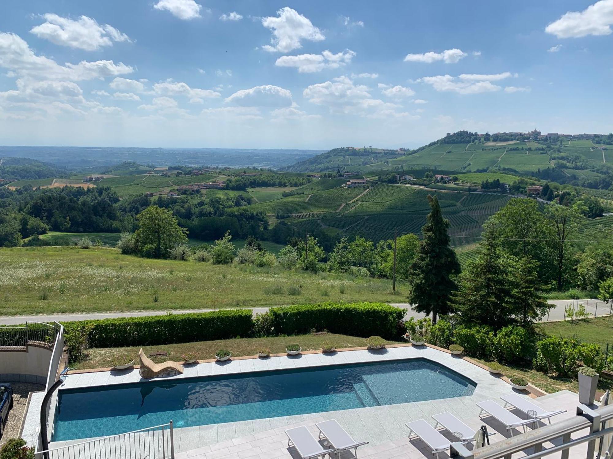 Reva Residences And Pool Monforte D'Alba Bagian luar foto